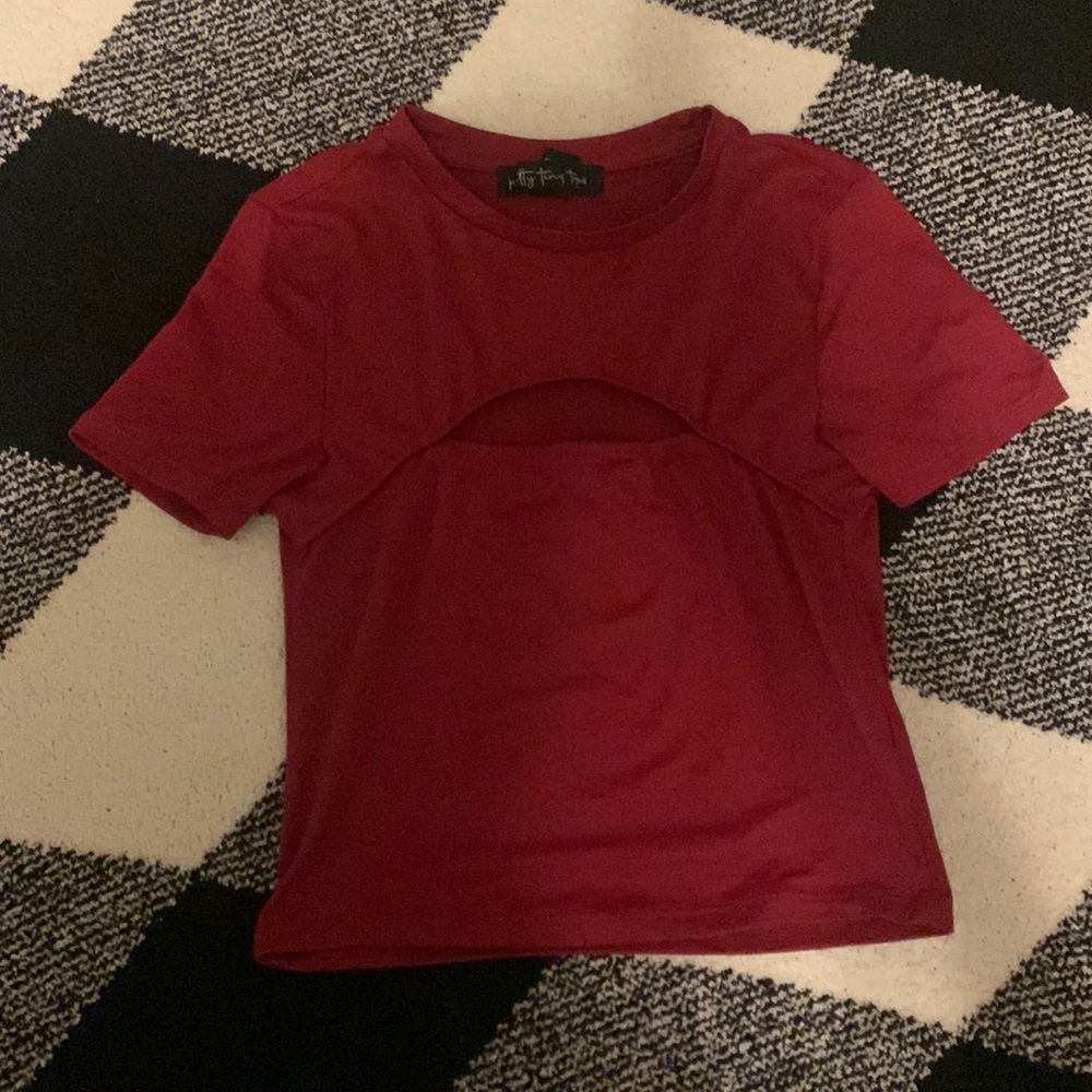 im selling this cute dark red top thats in a small
